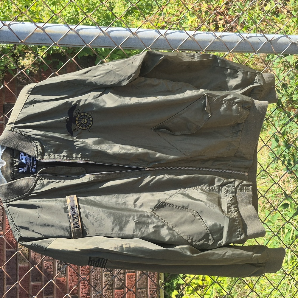 Army Performance Green Long Sleeve Lihgtweight Wi… - image 1